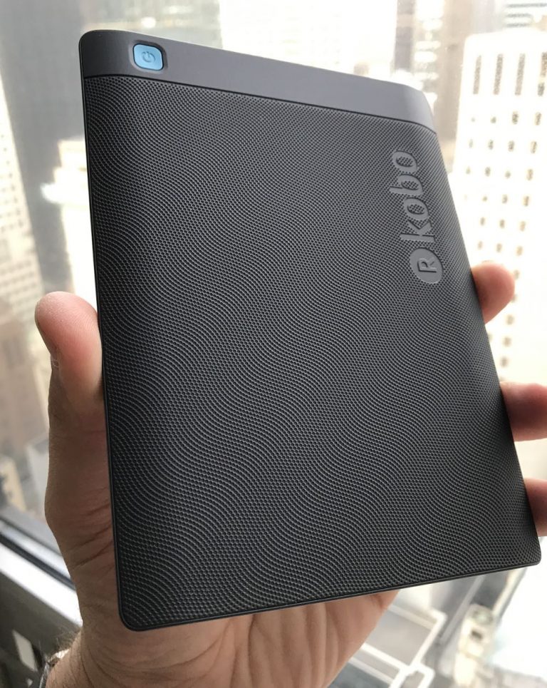 Kobo AURA H2O Edition 2 review waterproof ereader you can take
