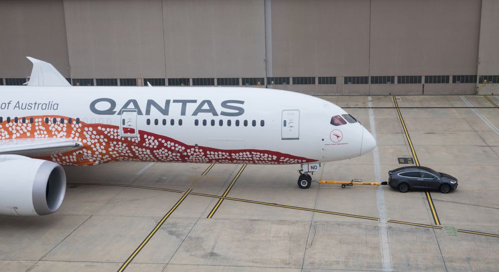 Watch a Tesla Model X tow a Qantas 787 Dreamliner