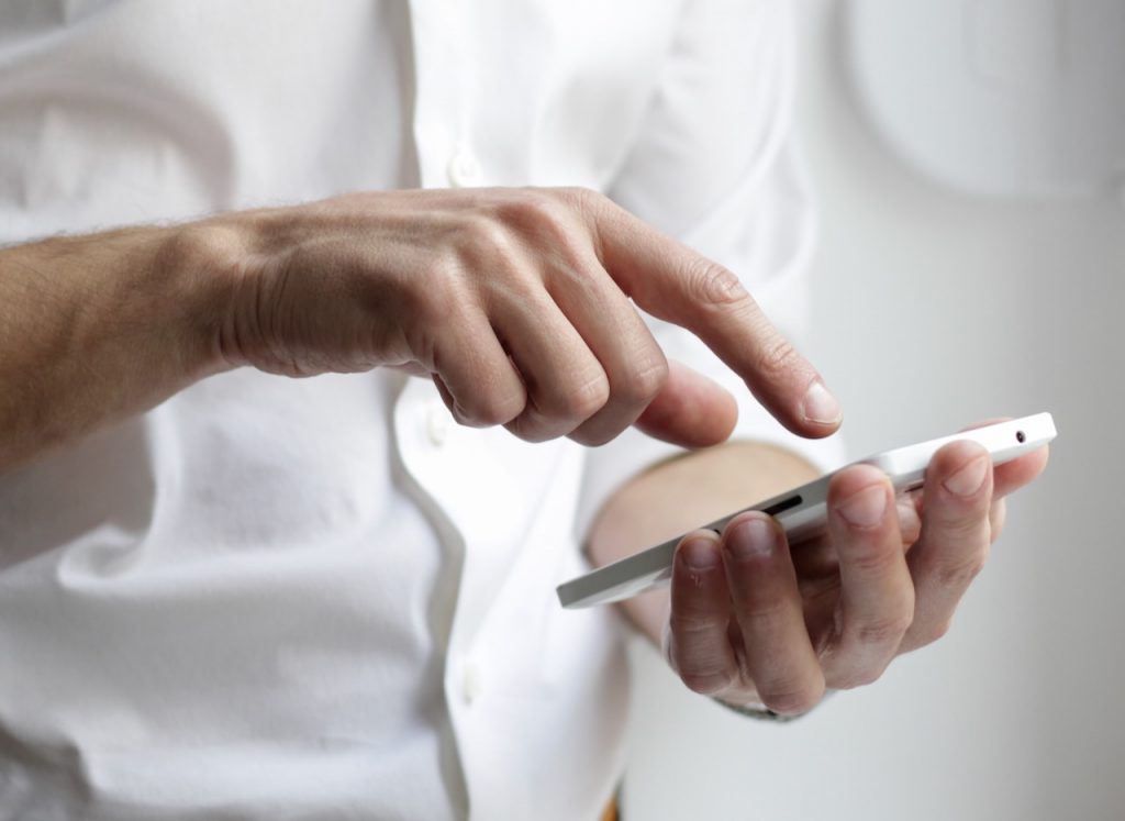 ACMA sets new rules for telcos to combat increasing number of scam texts