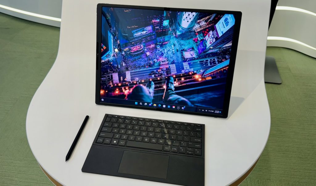 We take a hands-on look at the HP Spectre Foldable PC and the HP Envy Move All-In-One