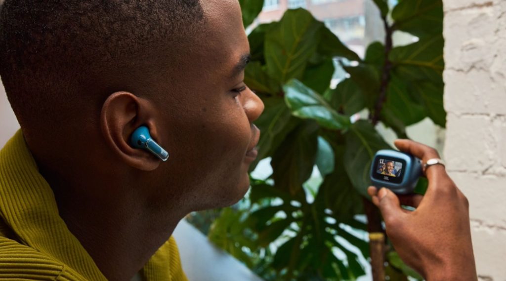 JBL expands line-up of smart charging case earphones and ramps up portable audio range