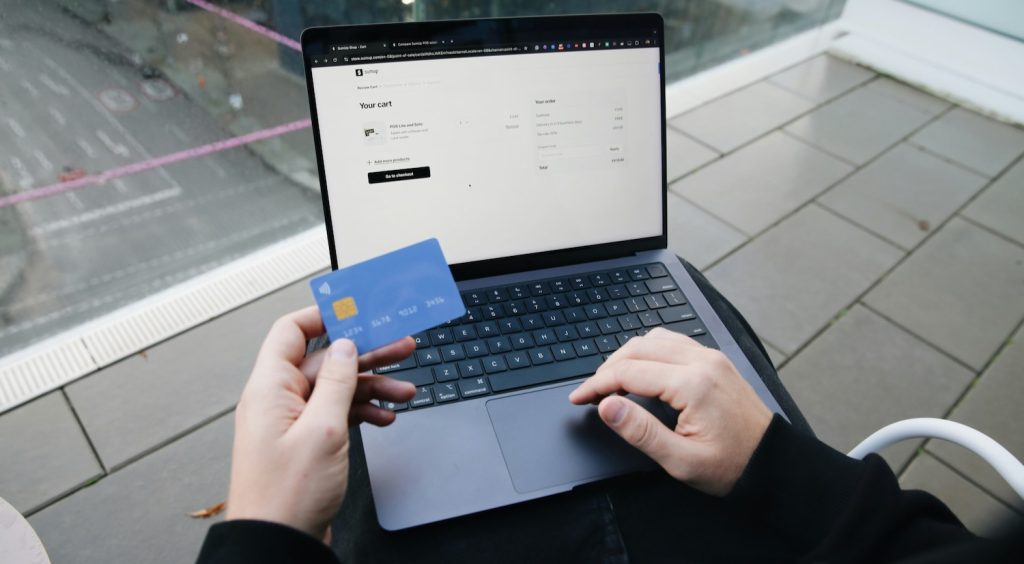 How risky online shopping habits are exposing young Australians to cyber criminals and scammers