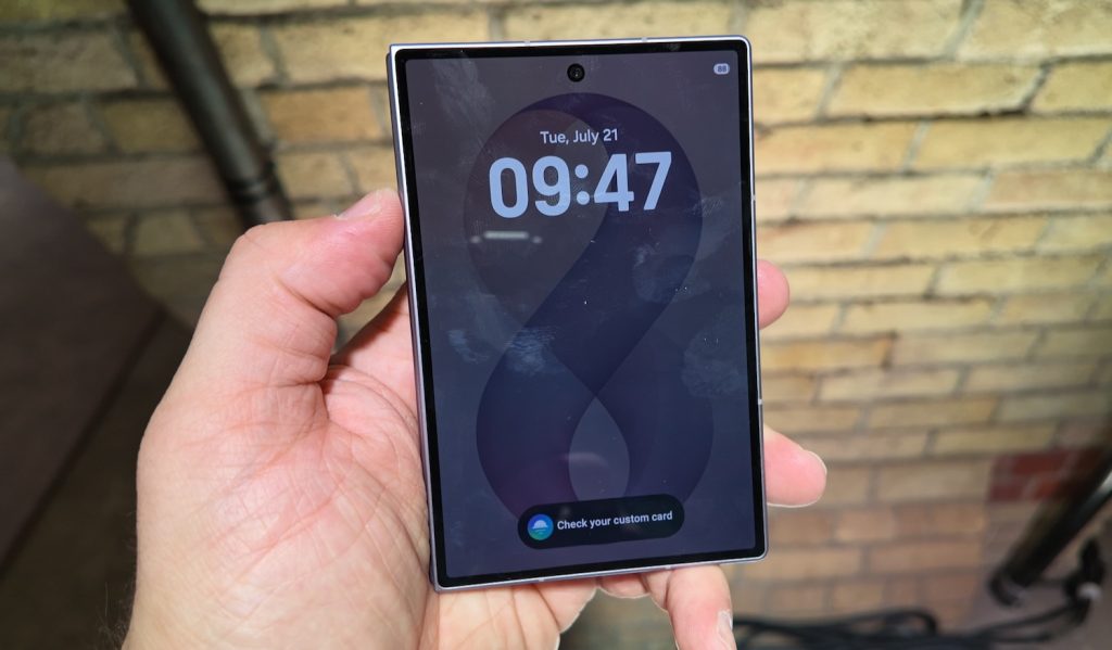 We take a hands on look at the new Samsung Galaxy Z Fold8