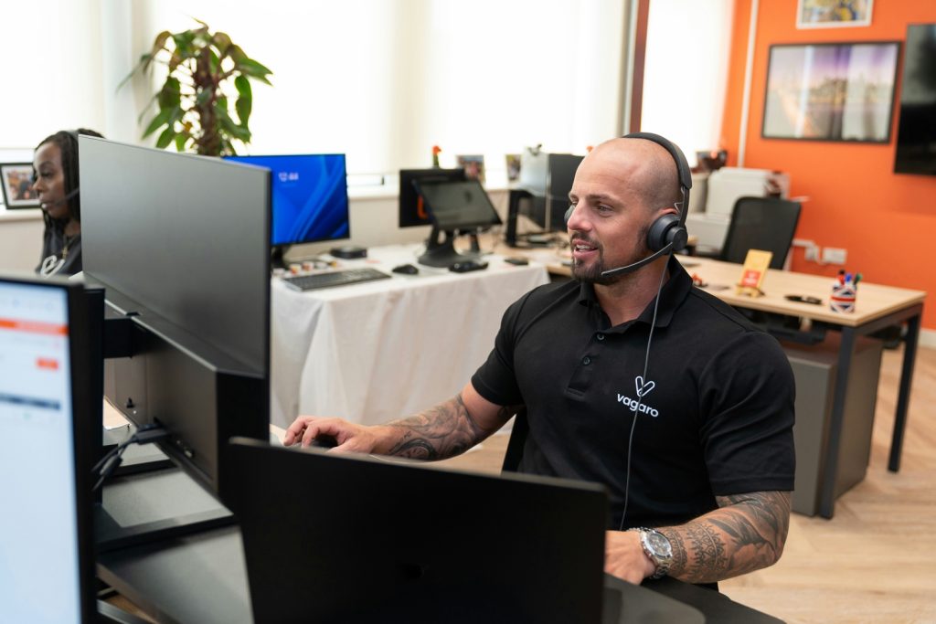 How Modern CX Tools Reduce Call Center Churn