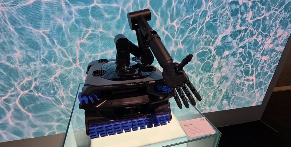 MOVA offers a show of hands with its new robot lawn mower and robot pool cleaner