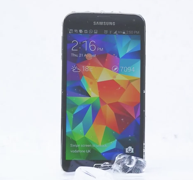 Samsung Galaxy S5 takes ice bucket challenge, nominates Apple and HTC